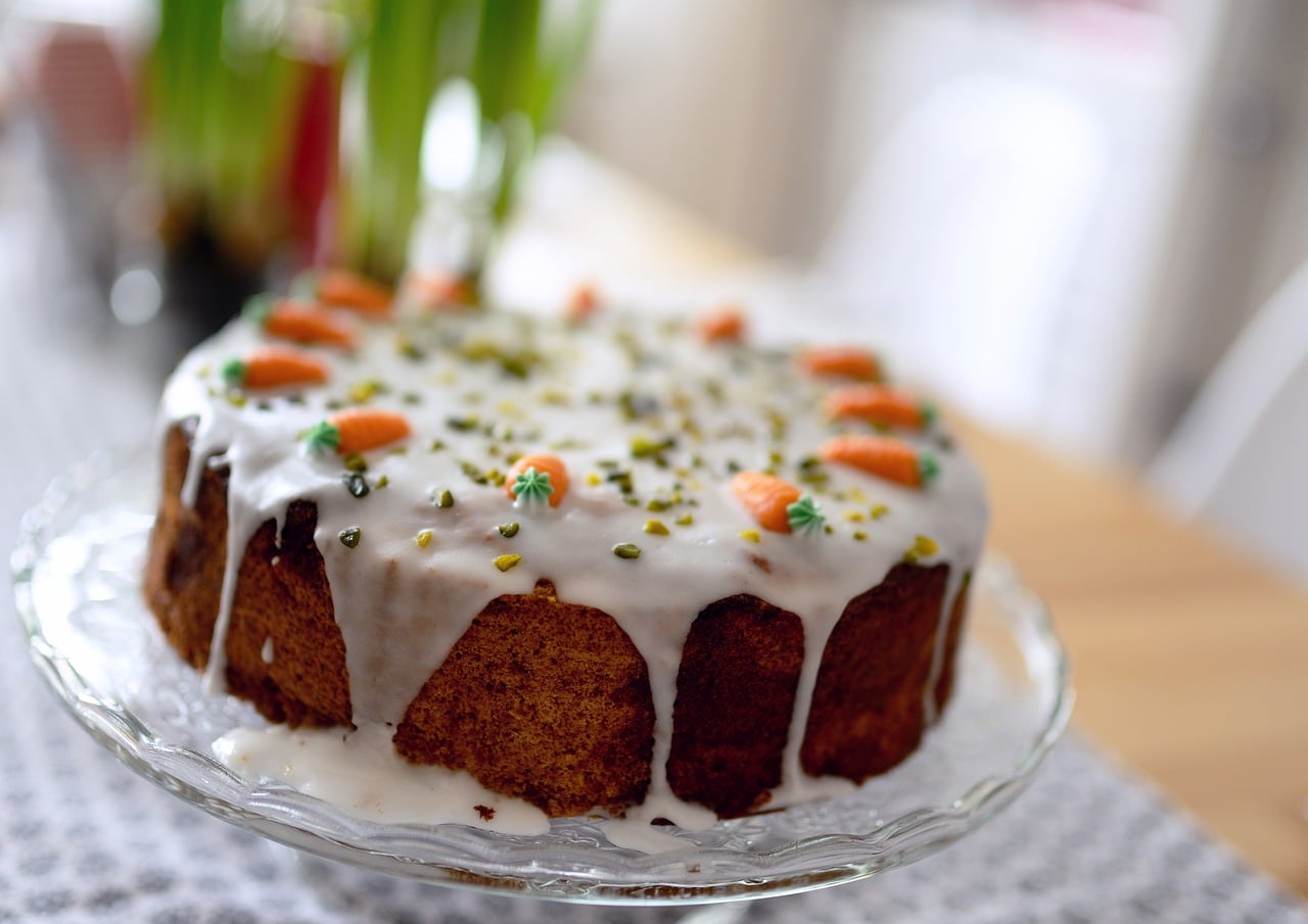 Aprenda a fazer um bolo de cenoura com brigadeiro delicioso para o lanche  da tarde