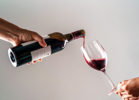 10 benefícios do vinho que você precisa saber
