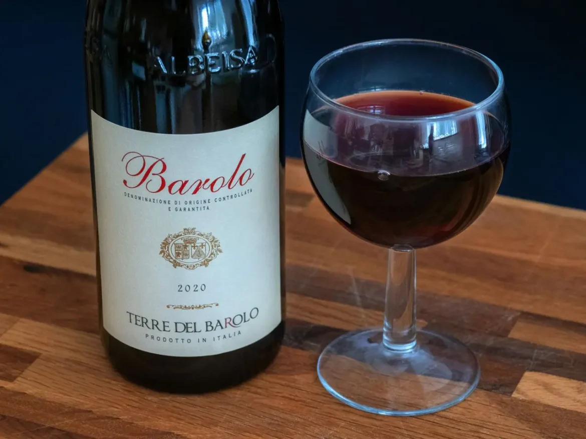 Imagem de uma garrafa de vinho reservado